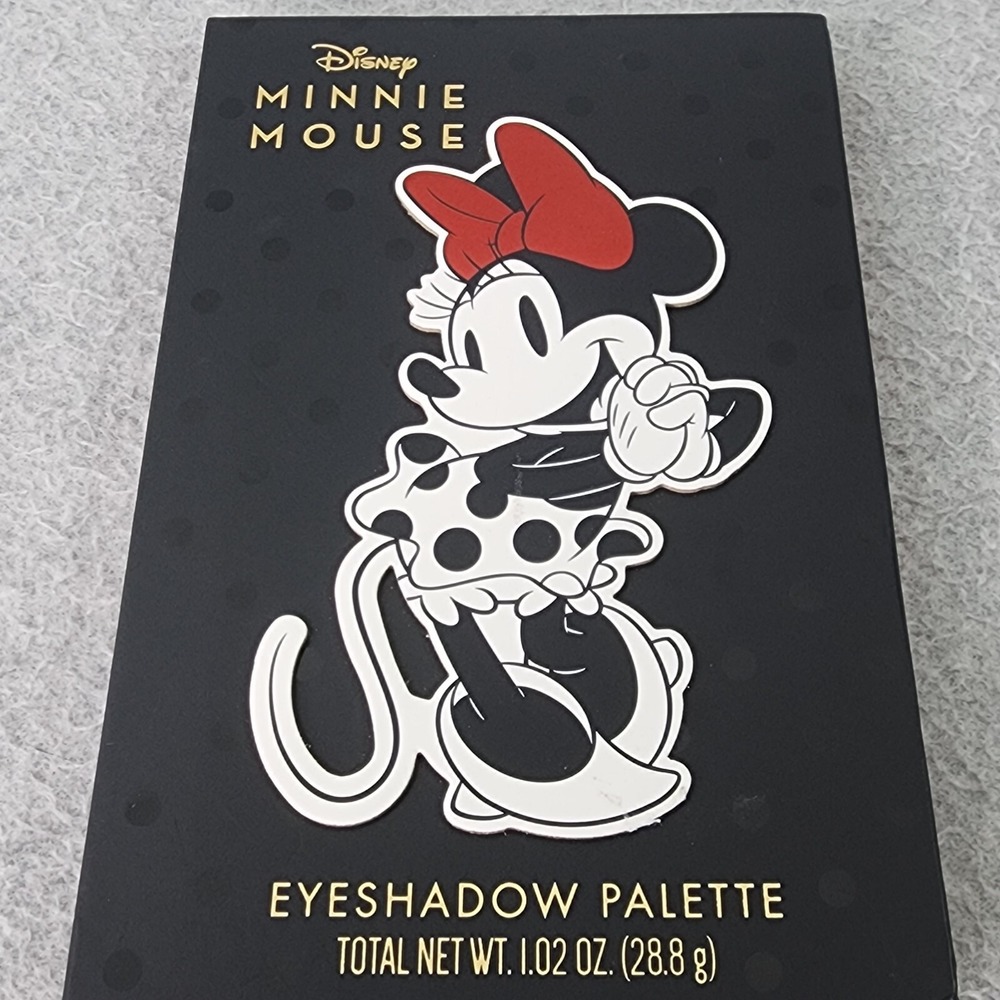 Disney Minnie Mouse 12 Color Eyeshadow Palette With Decorative Mirror - Picture 3 of 9